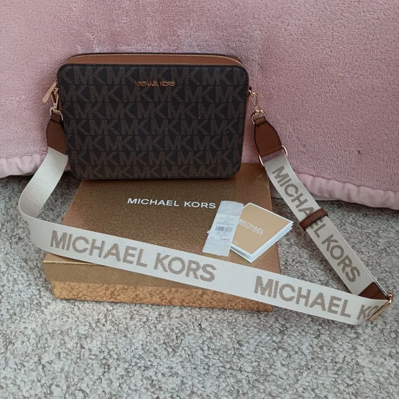 Michael Kors Brown Monogram Jet Set Crossbody Bag - Picture 1 of 13
